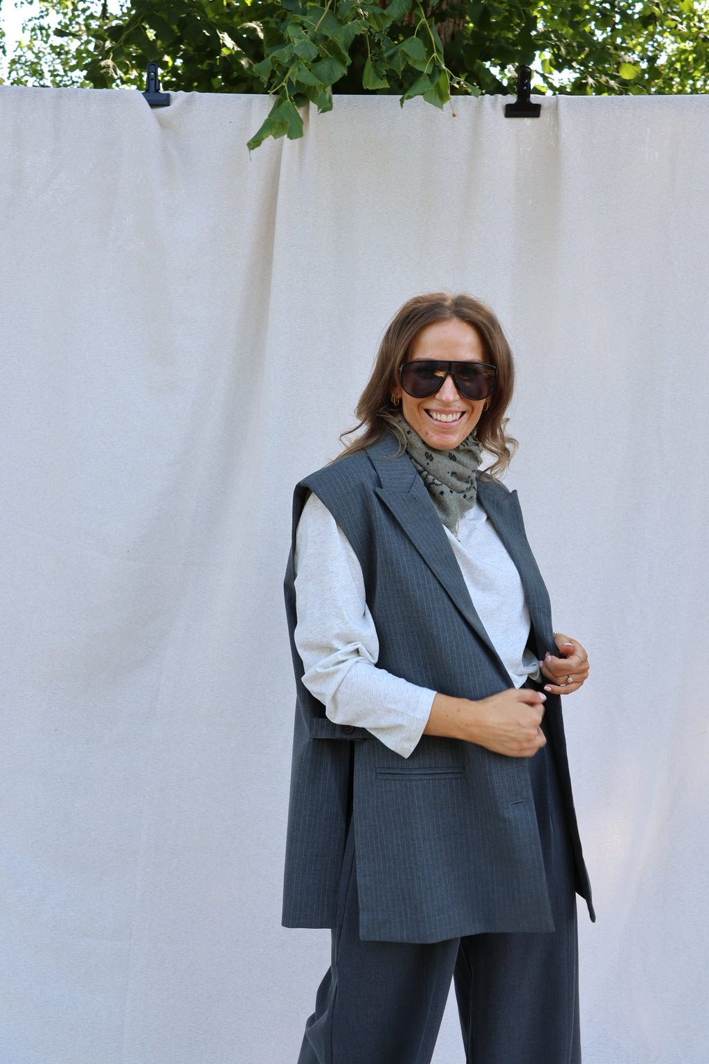 Logan mouwloze blazer met krijtstreep