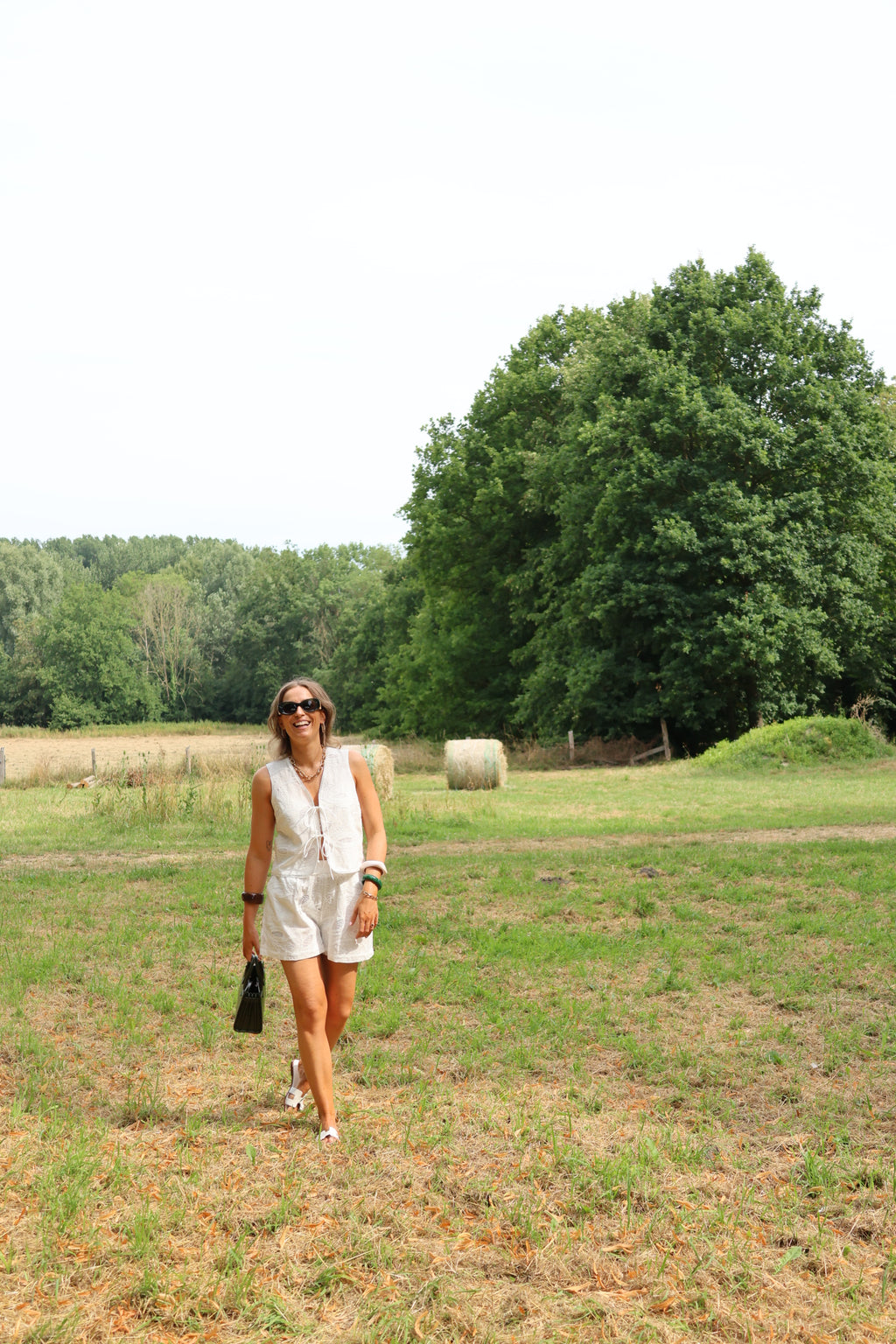 Romy broderie top met strikdetail