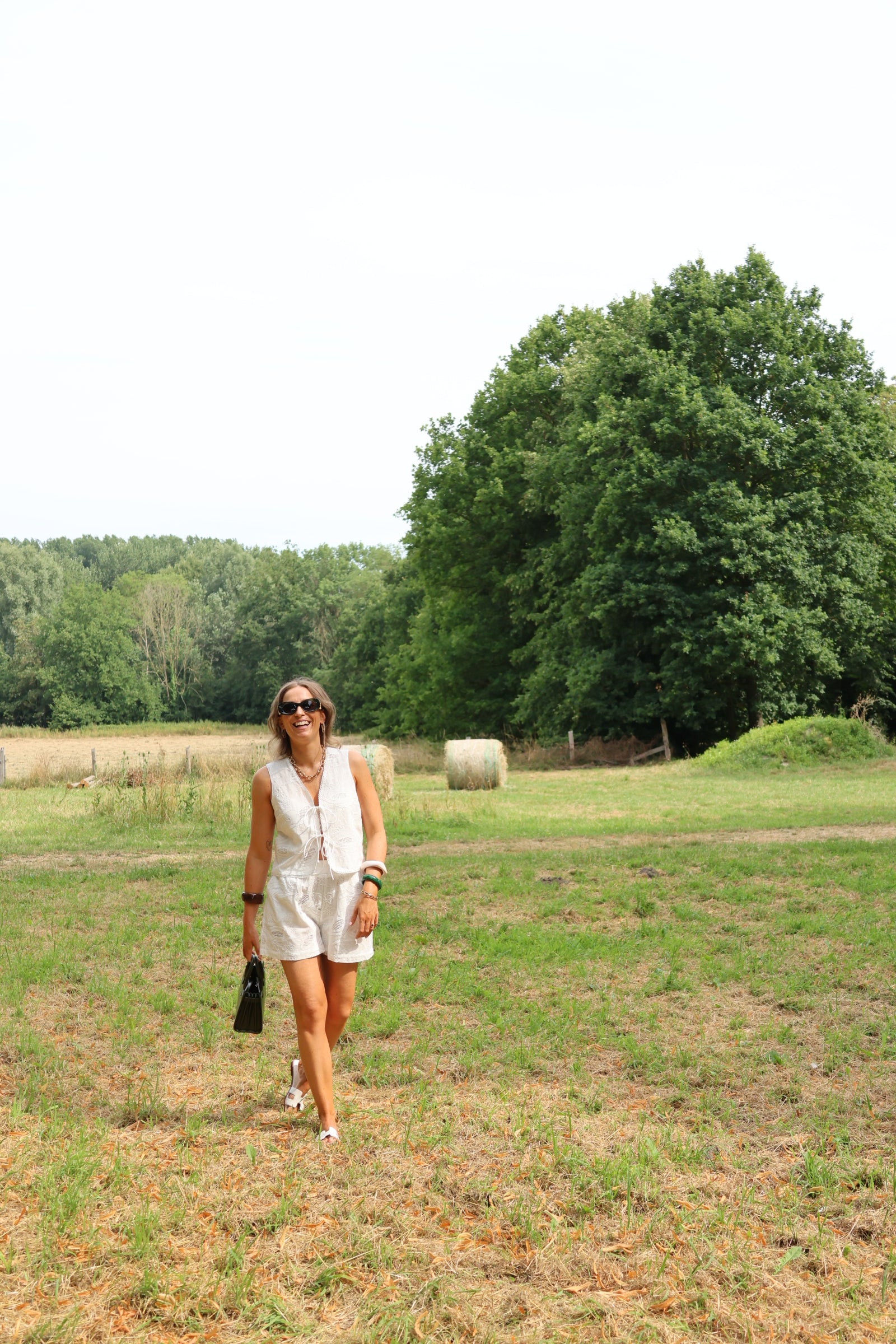 Romy broderie top met strikdetail