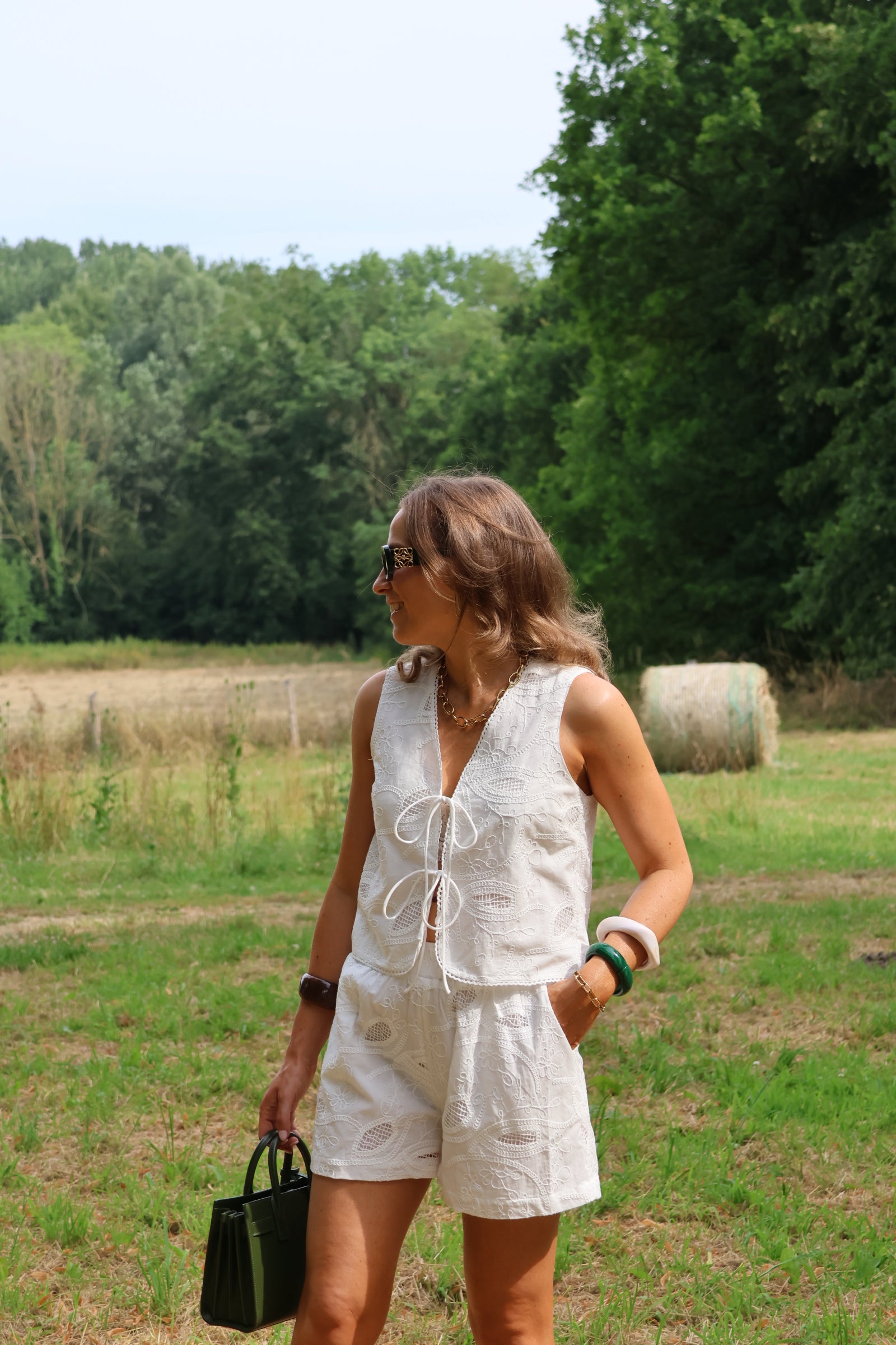 Romy broderie top met strikdetail