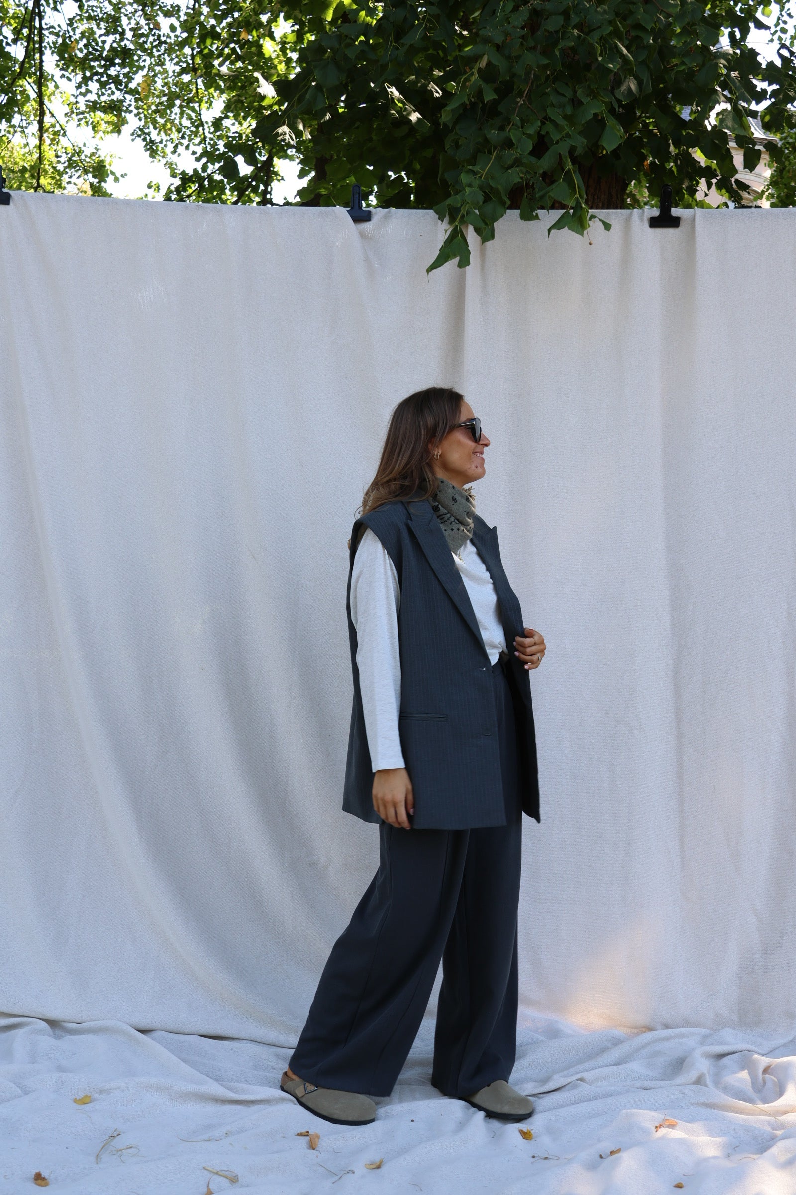 Logan mouwloze blazer met krijtstreep