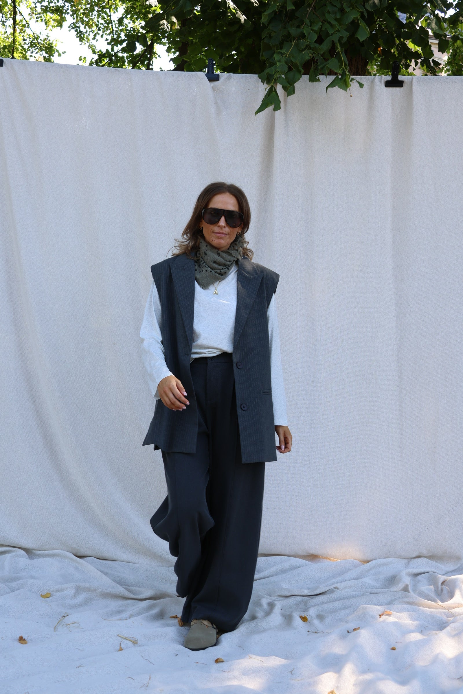 Logan mouwloze blazer met krijtstreep