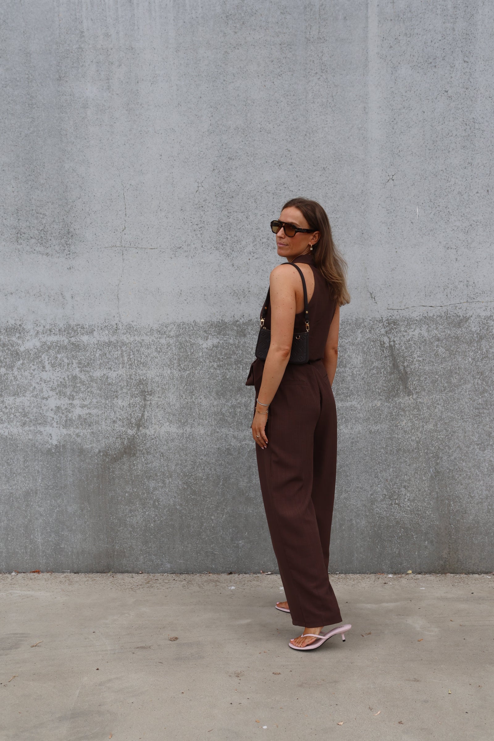 Yara top bruin met strikdetail
