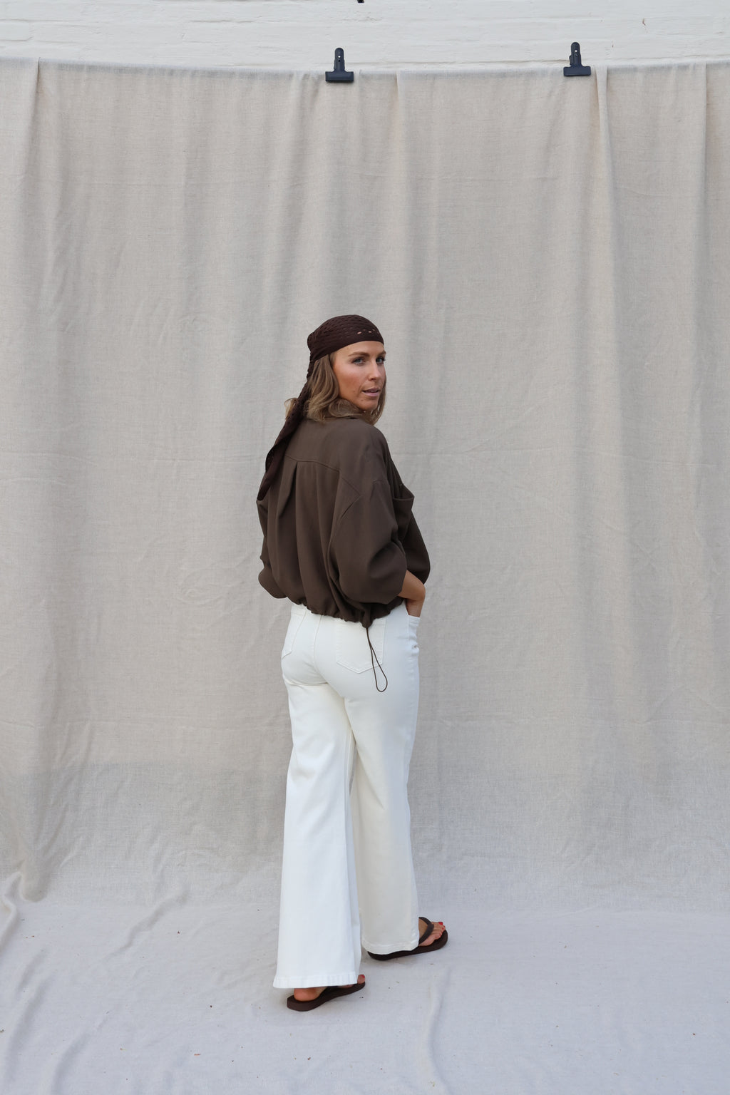 Noé cropped blouse bruin