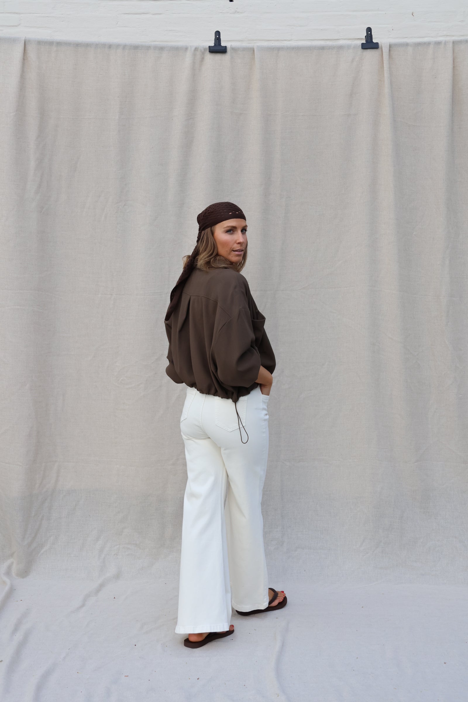 Noé cropped blouse bruin