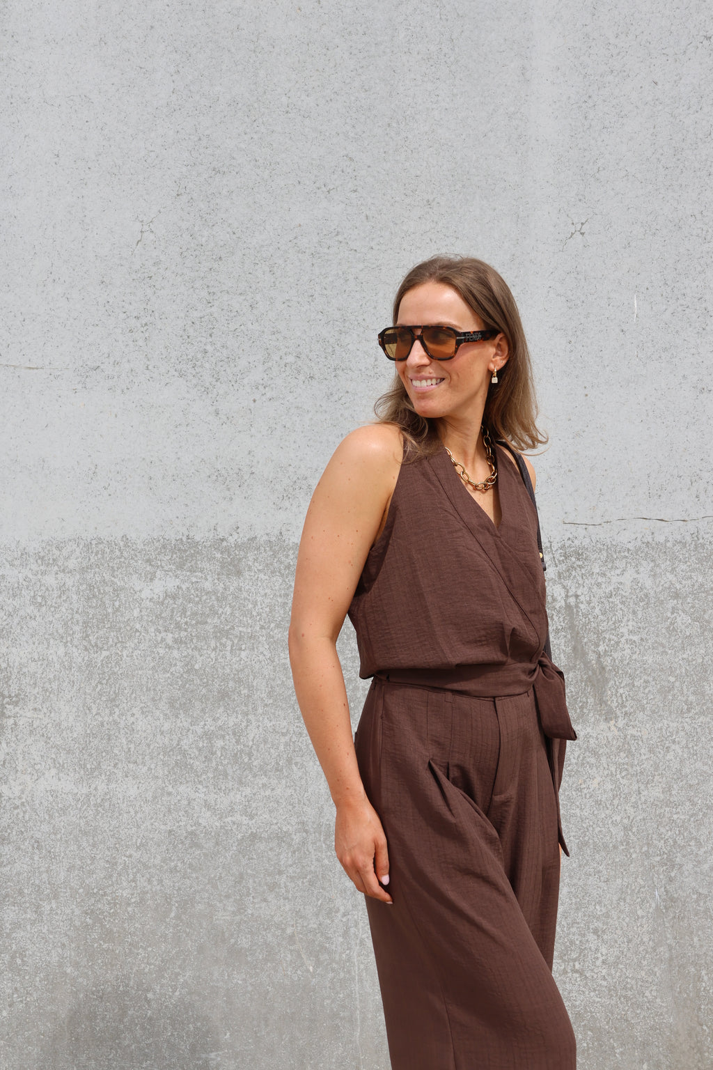 Yara top bruin met strikdetail