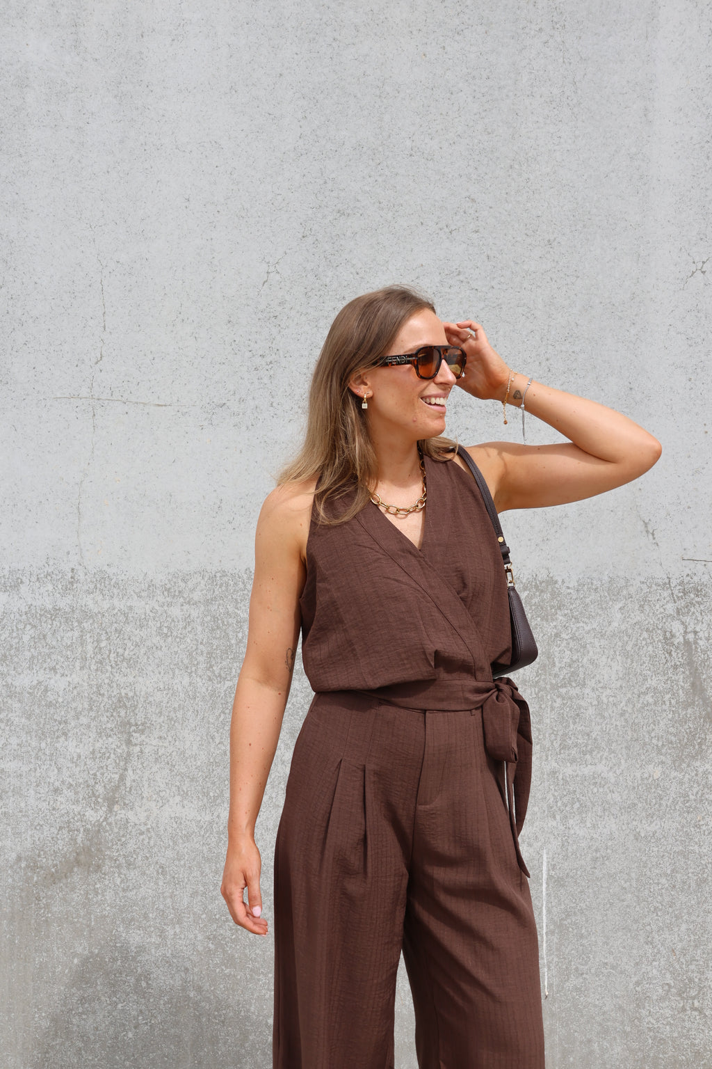 Yara top bruin met strikdetail