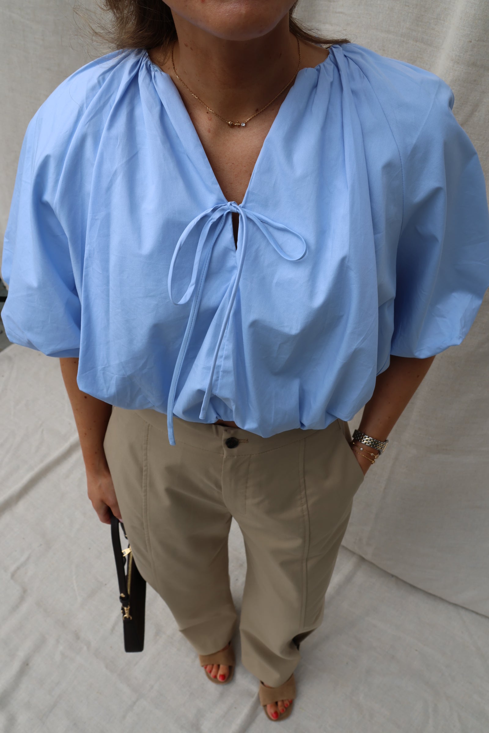Britt cropped blouse met detail blauw