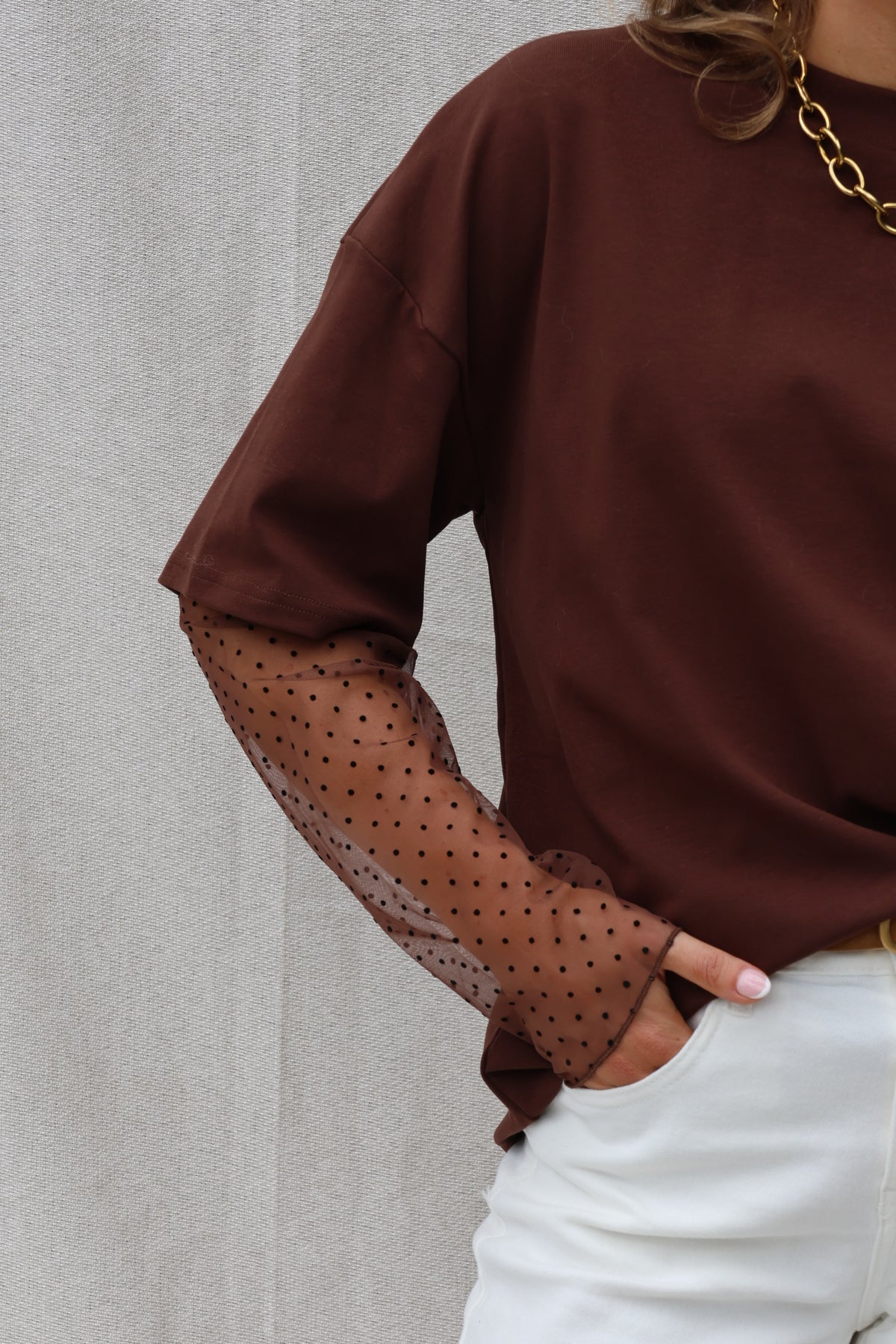 Laura T-shirt met polkadot mouwen bruin