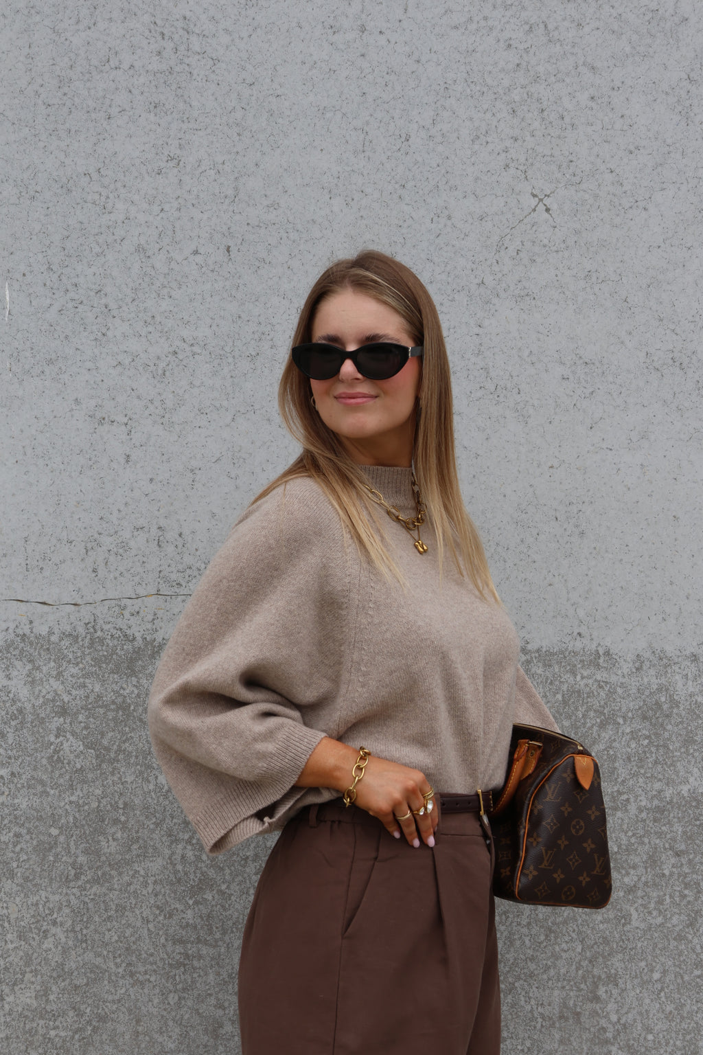 Luka round neck pull donker beige