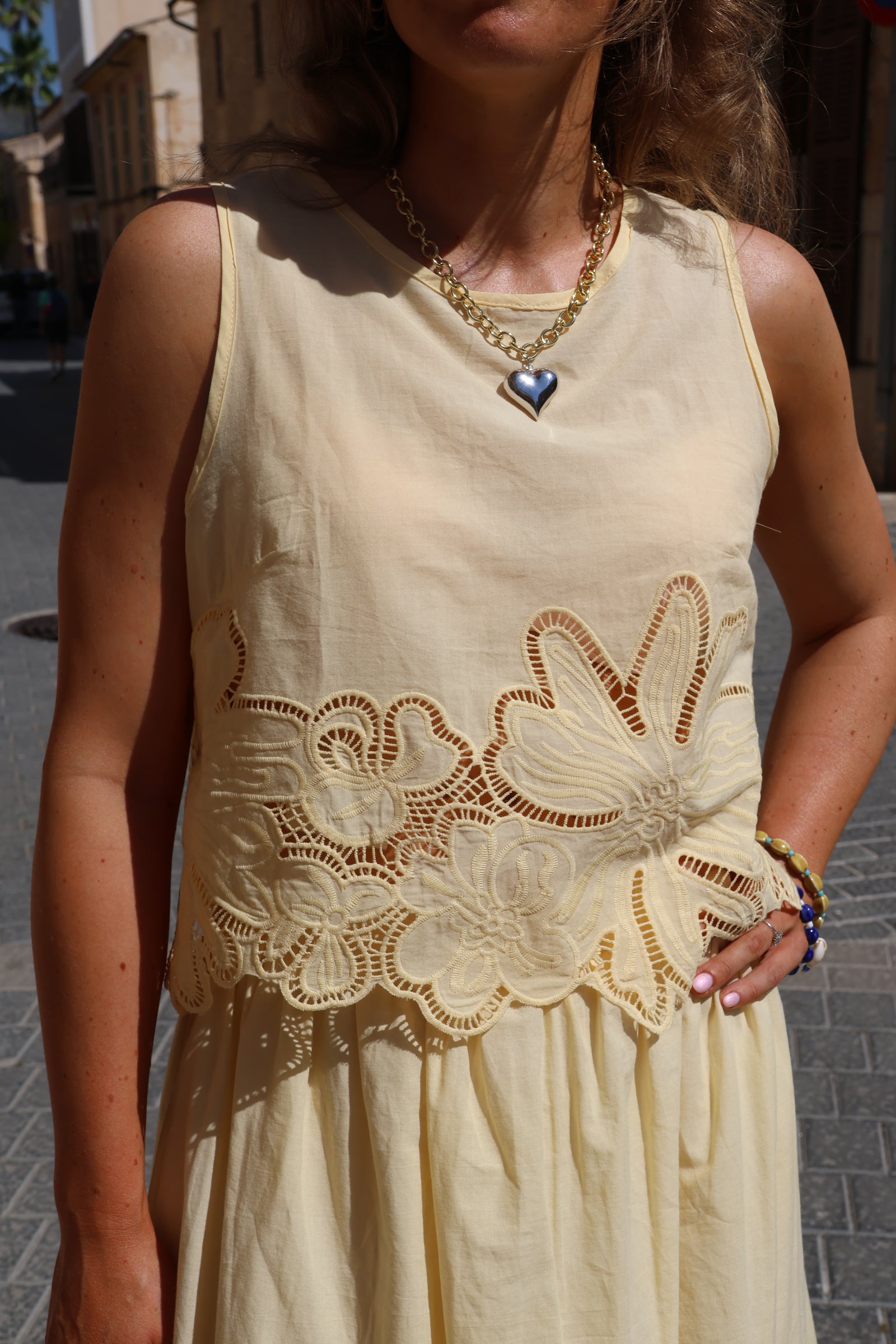 Camilla top met kant geel