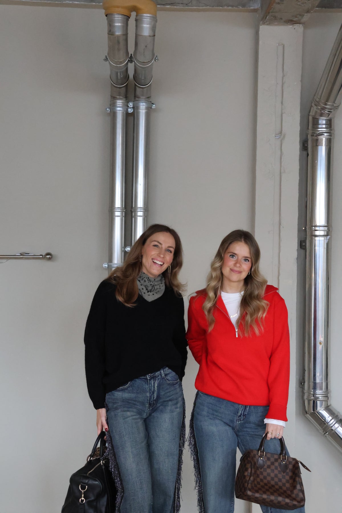 Frances truitje met V-hals zwart