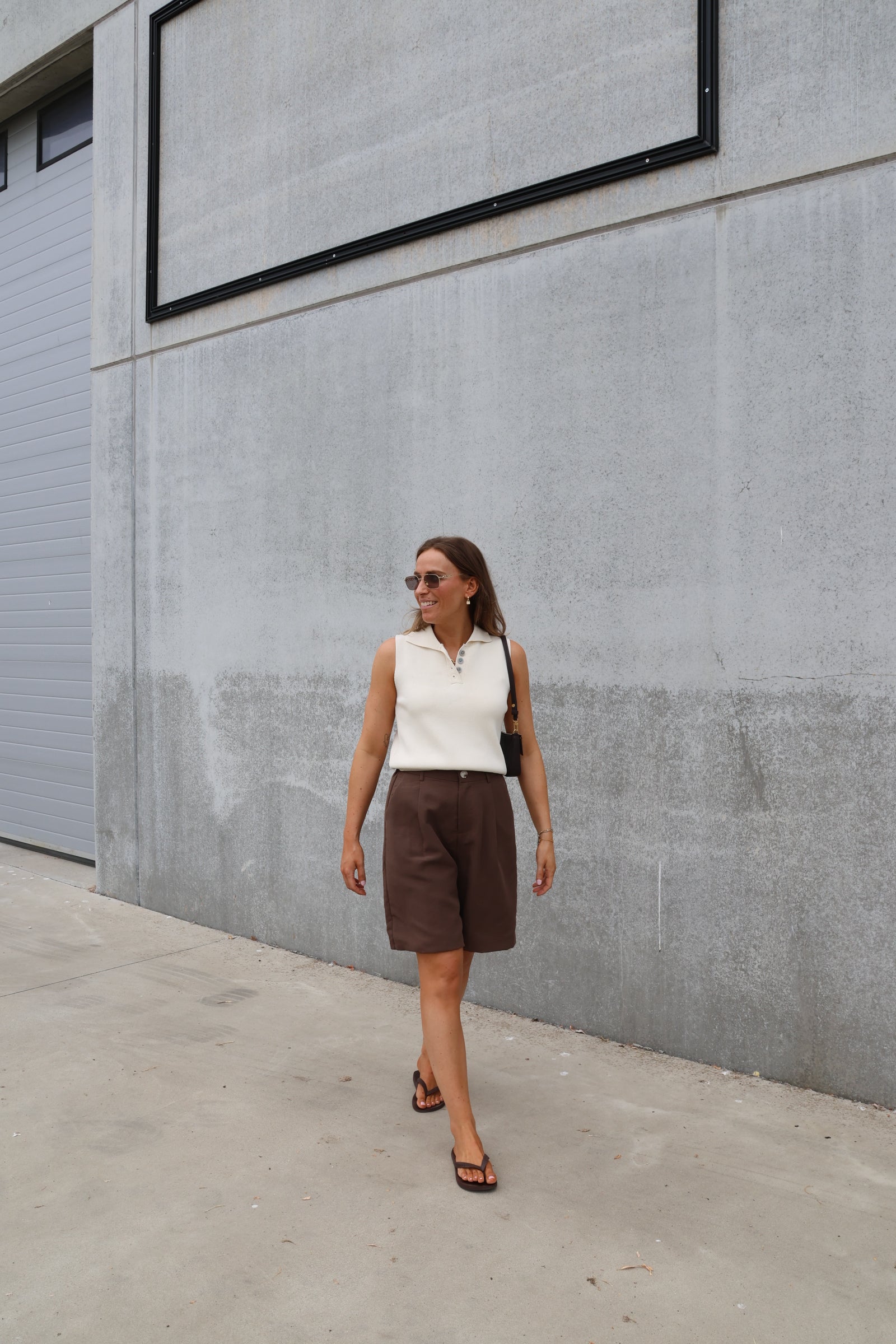 Livia mouwloze polo beige