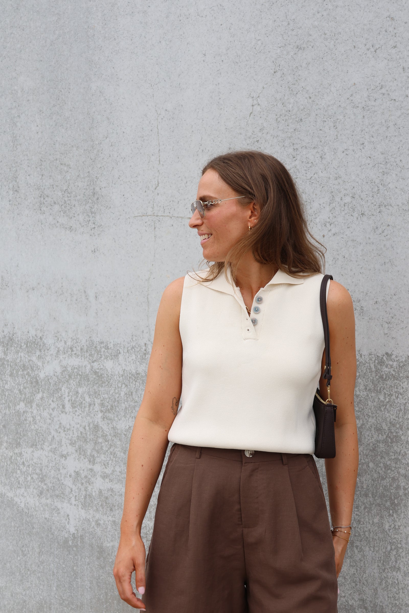 Livia mouwloze polo beige