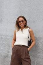 Livia mouwloze polo beige