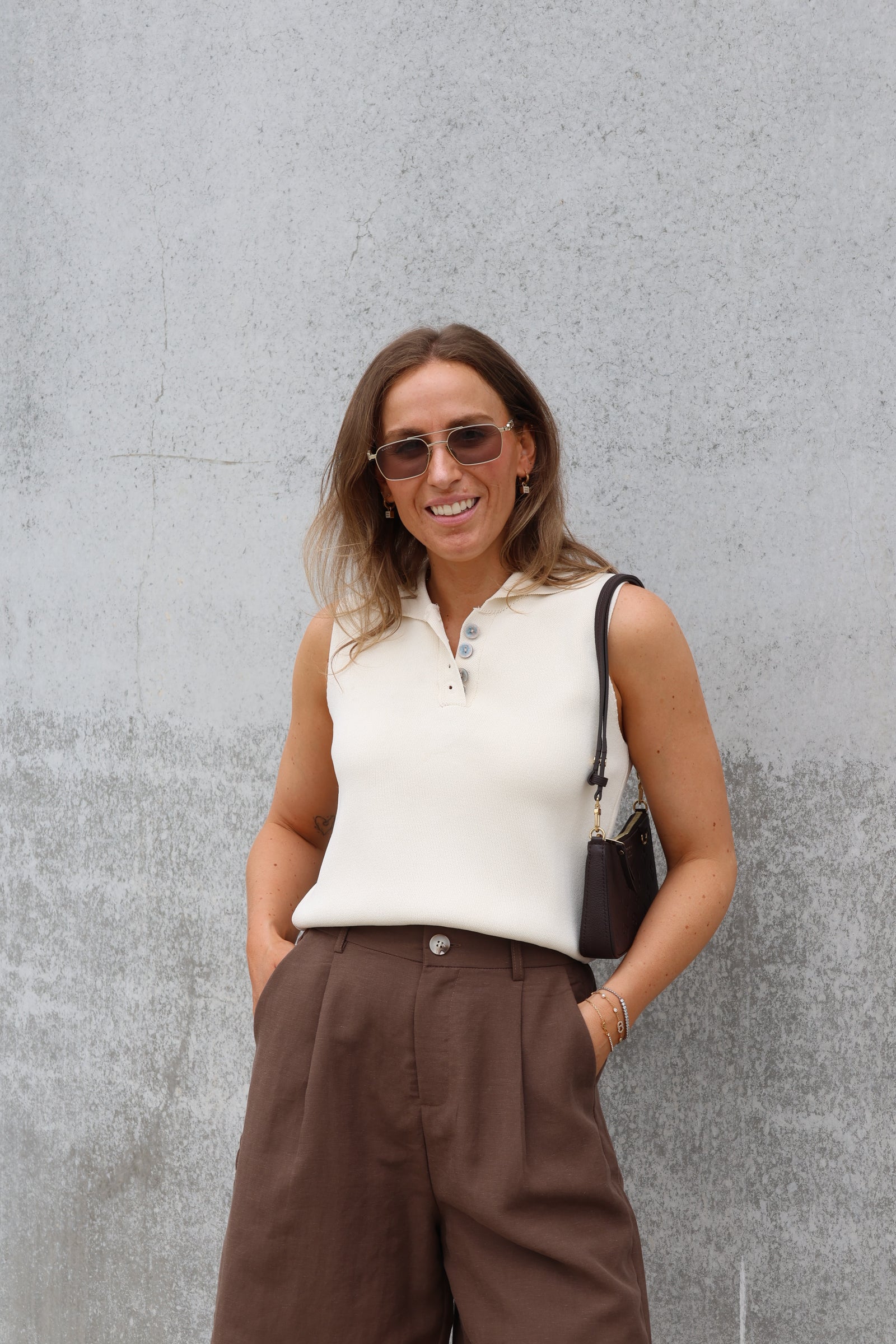 Livia mouwloze polo beige