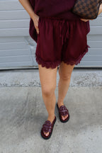 Rune lace short bordeaux