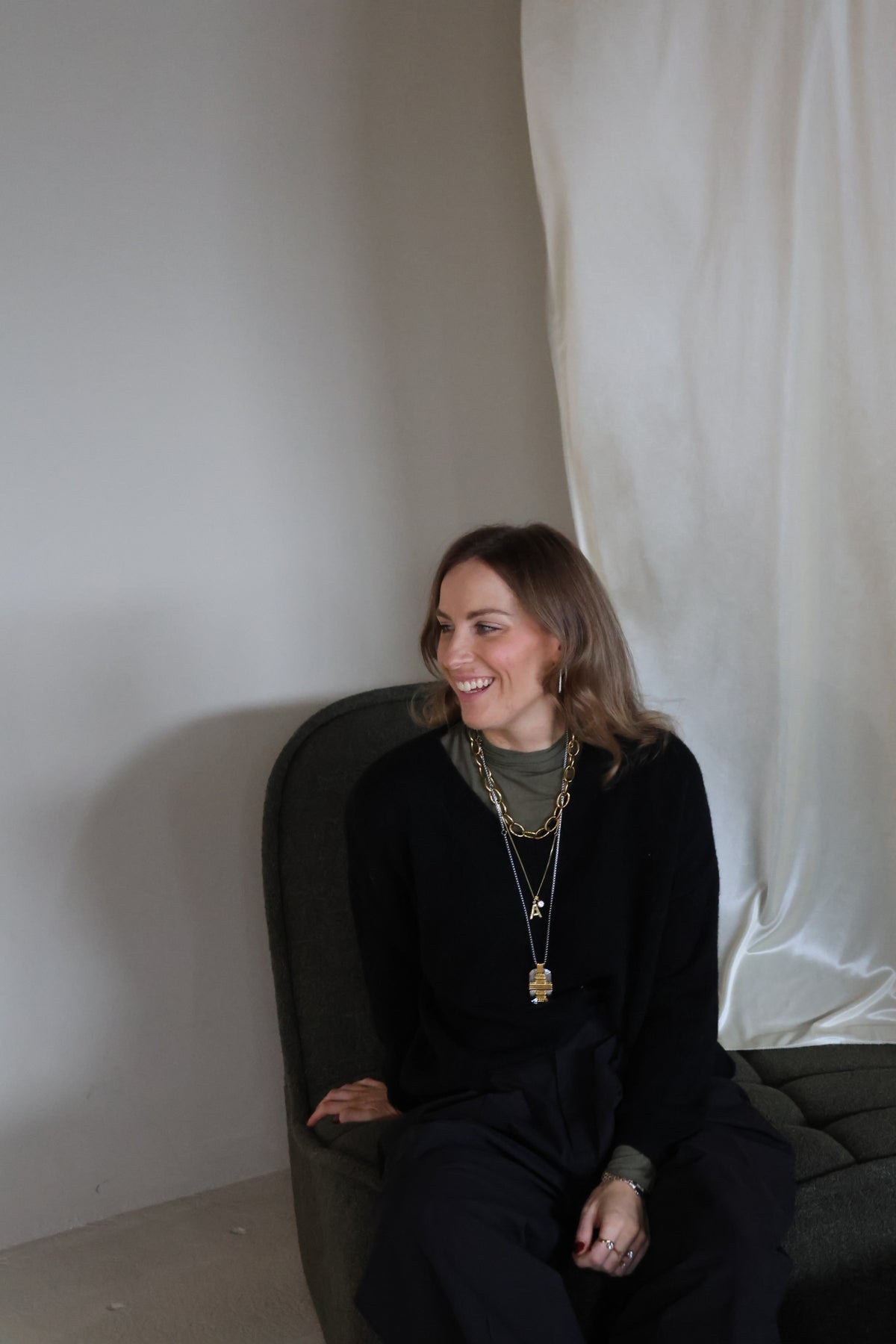 Frances truitje met V-hals zwart
