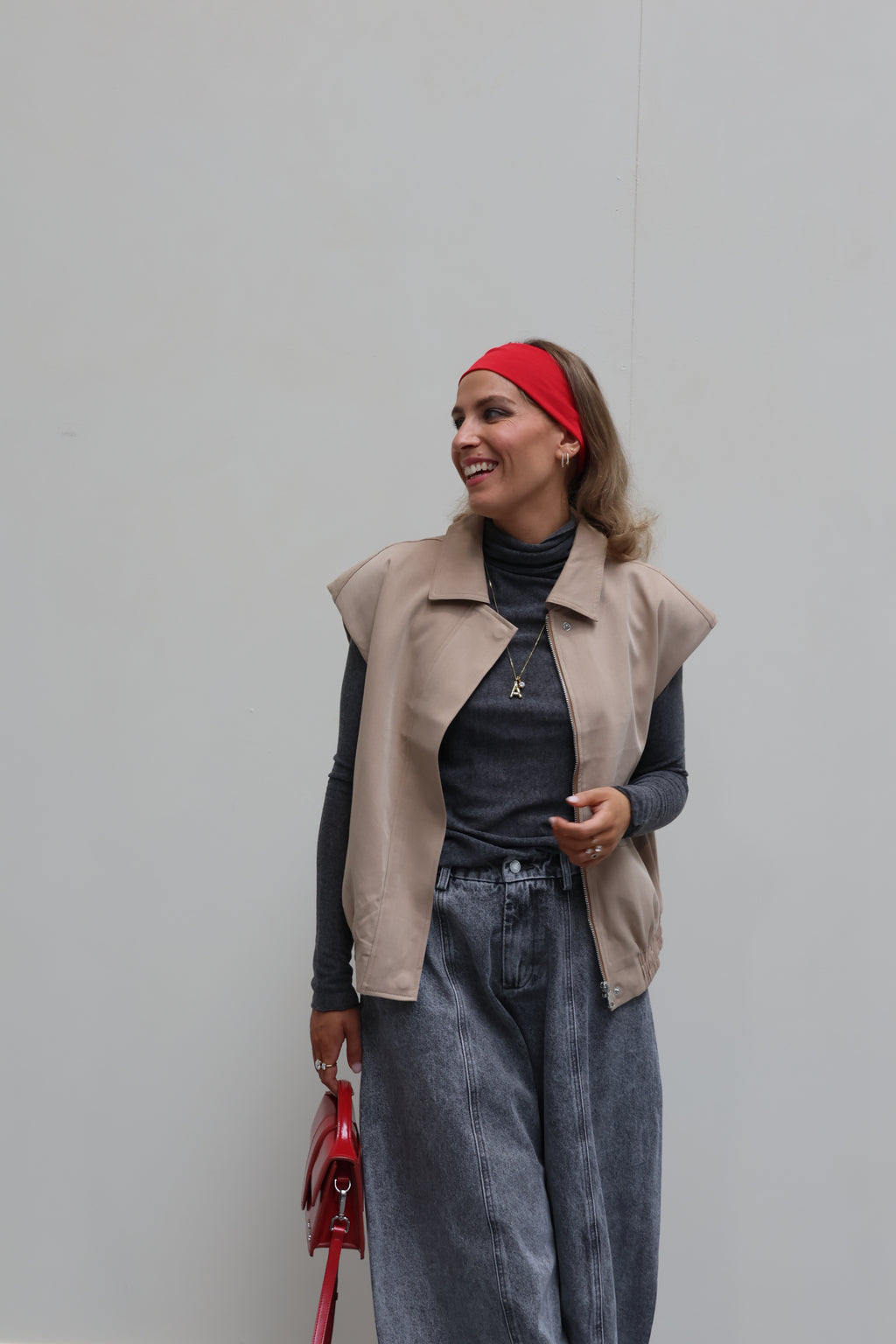 Macy mouwloos jasje beige