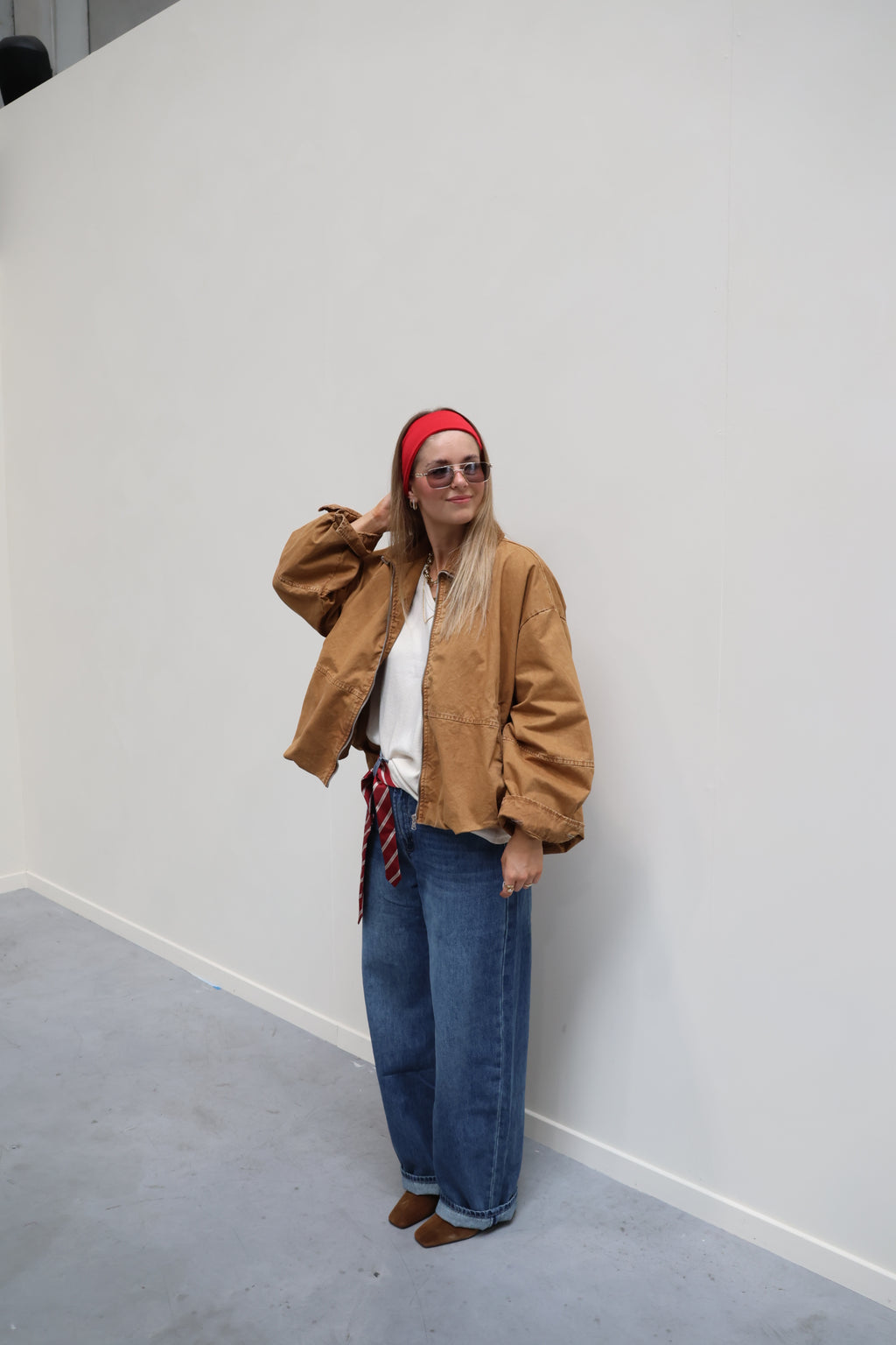 Ilse cropped bomberjas met ribdetail camel