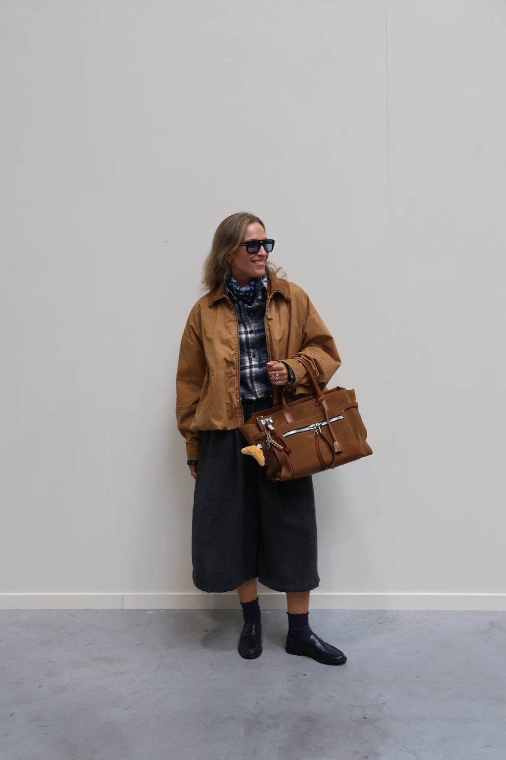 Ilse cropped bomberjas met ribdetail camel