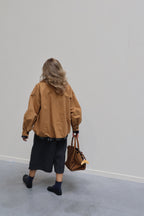Ilse cropped bomberjas met ribdetail camel