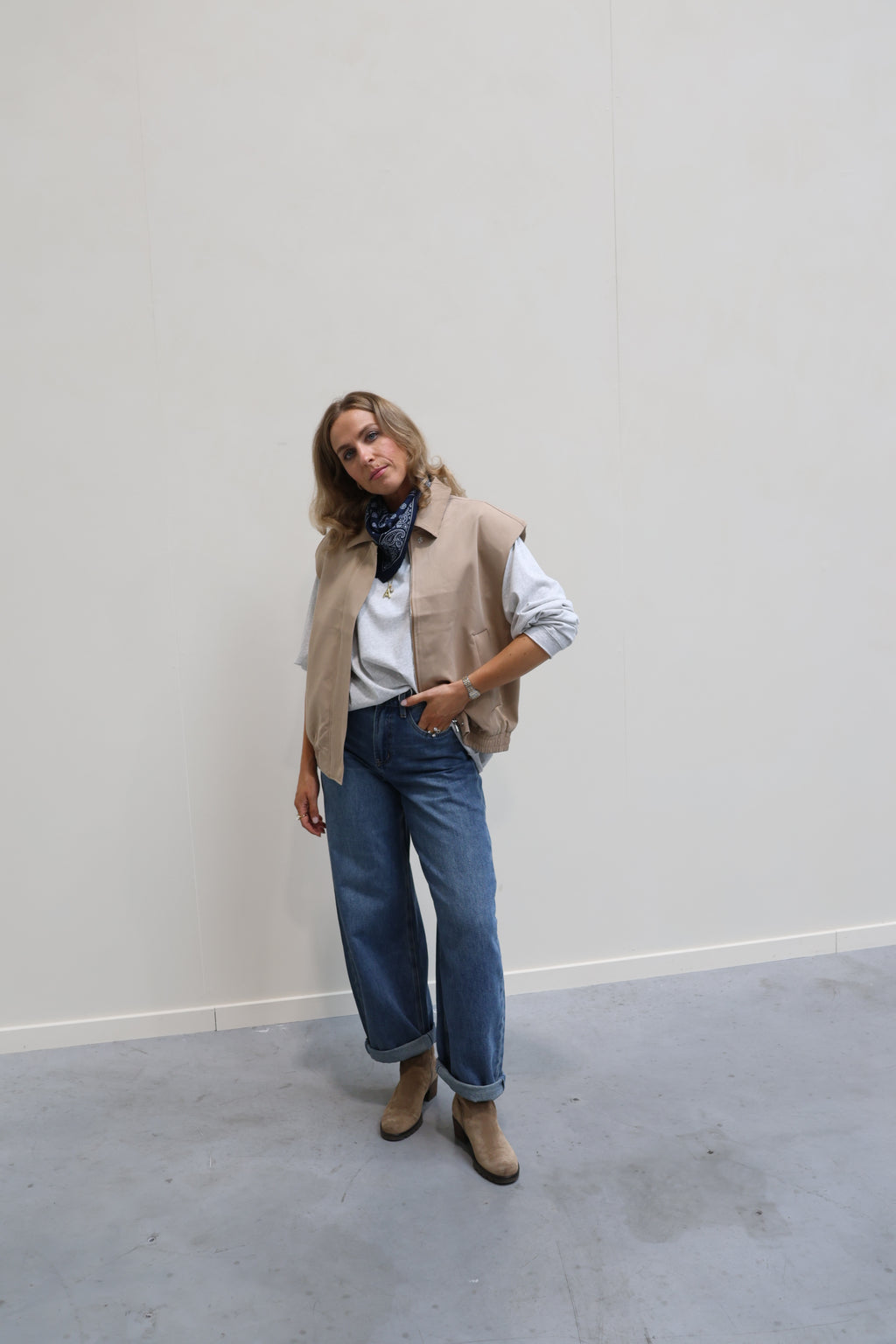 Macy mouwloos jasje beige