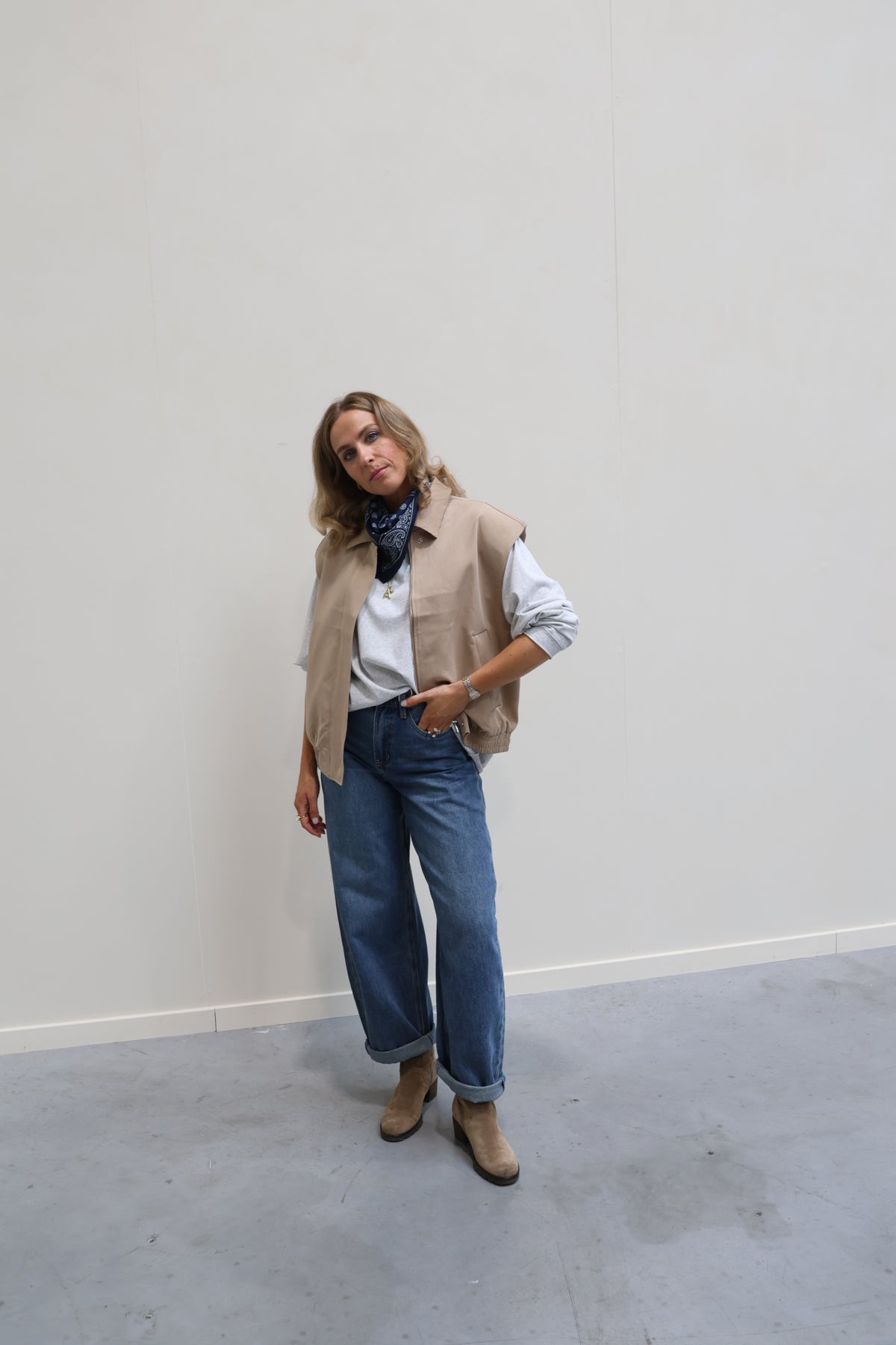 Macy mouwloos jasje beige