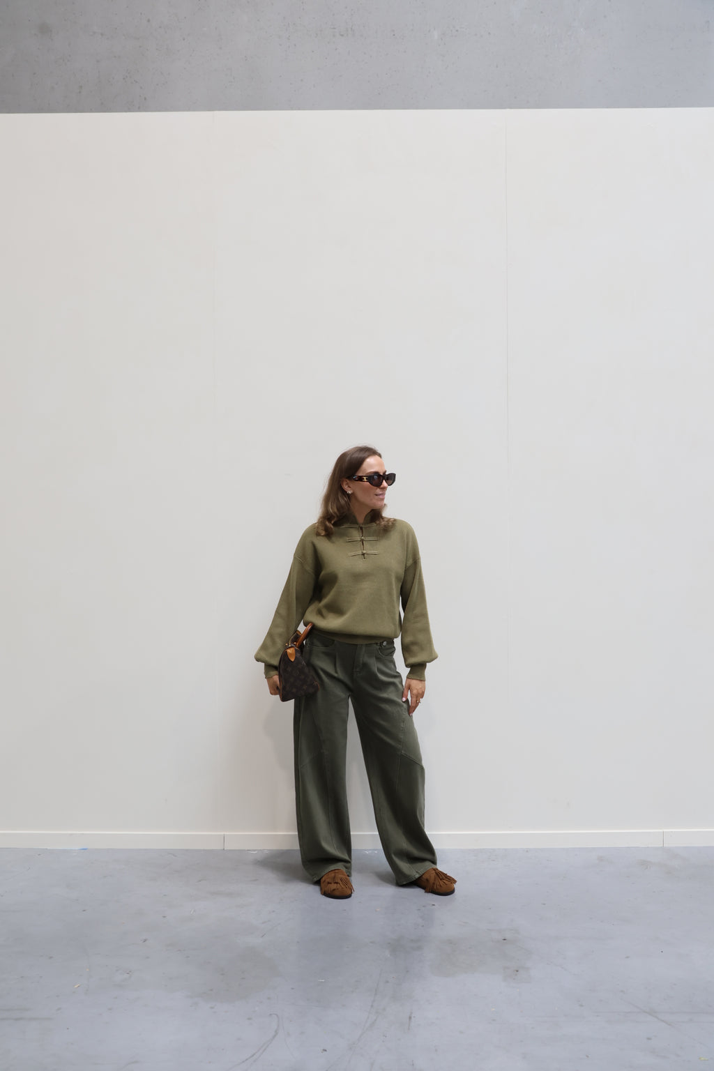 Lina trui groen met mandarin detail