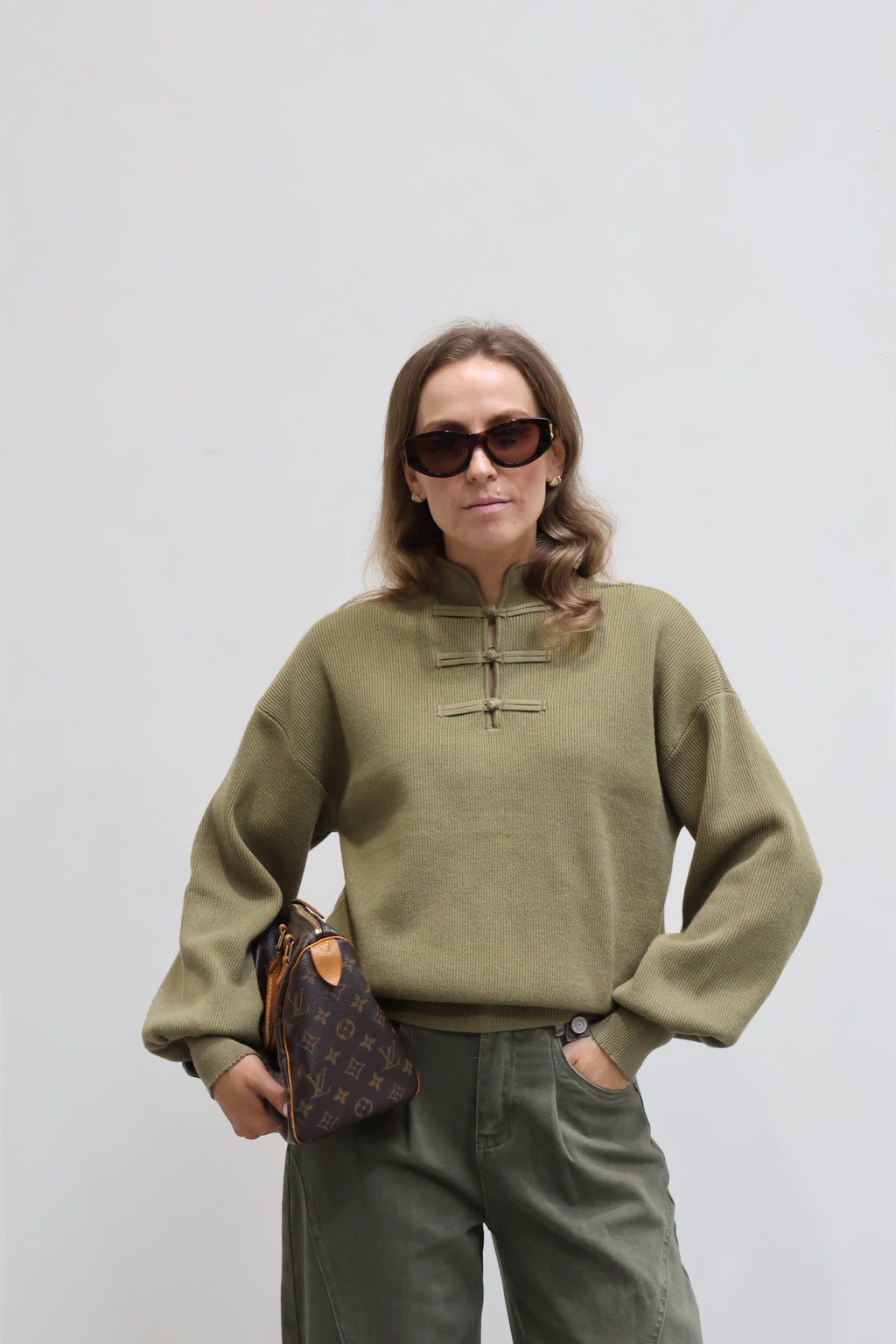 Lina trui groen met mandarin detail