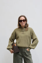 Lina trui groen met mandarin detail
