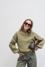 Lina trui groen met mandarin detail