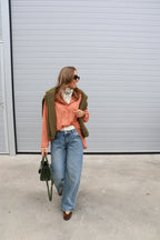 Freya light denim met dubbele knoopsluiting