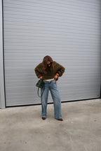 Freya light denim met dubbele knoopsluiting