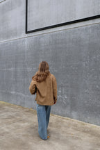 Freya light denim met dubbele knoopsluiting