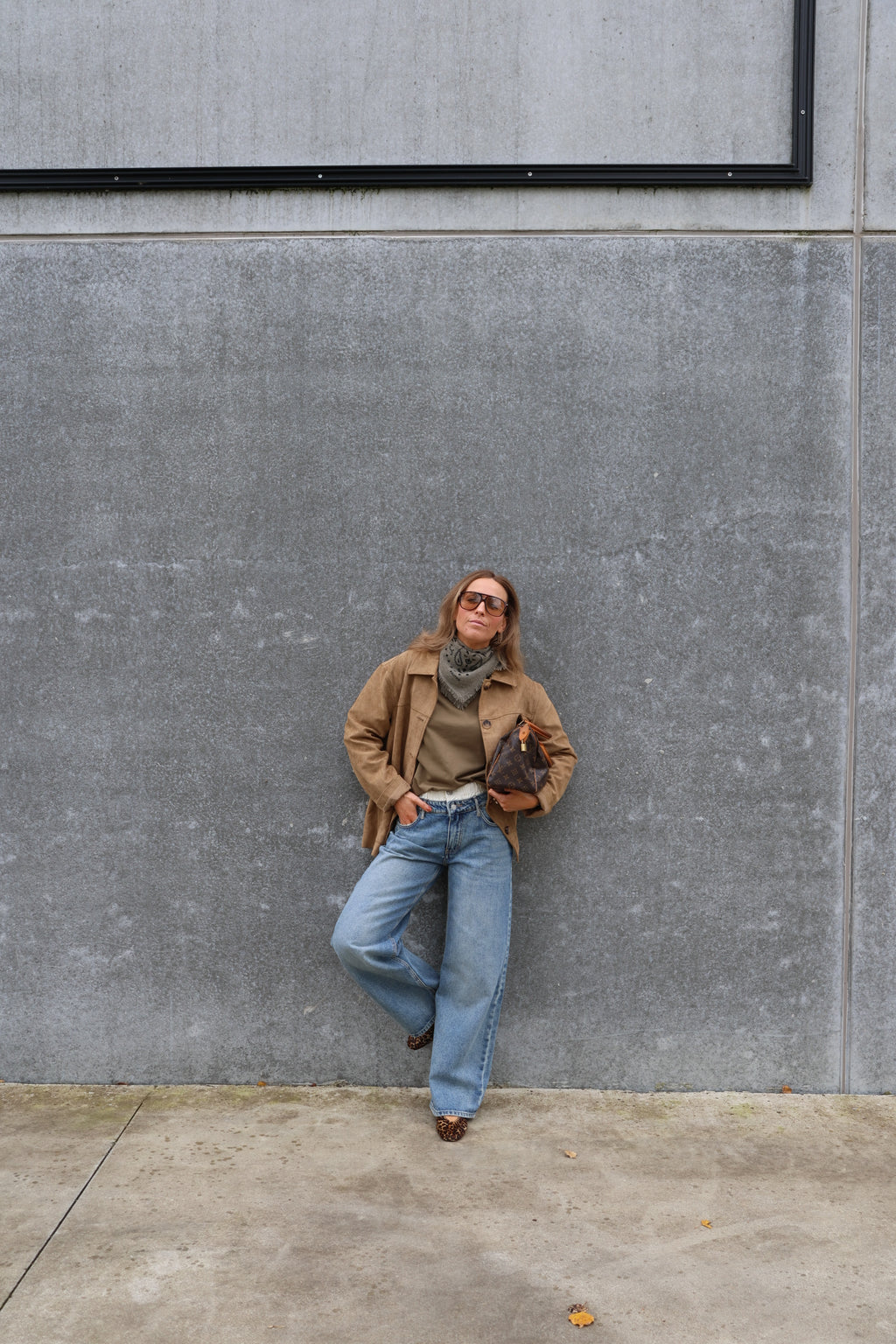 Freya light denim met dubbele knoopsluiting