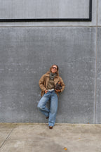 Freya light denim met dubbele knoopsluiting