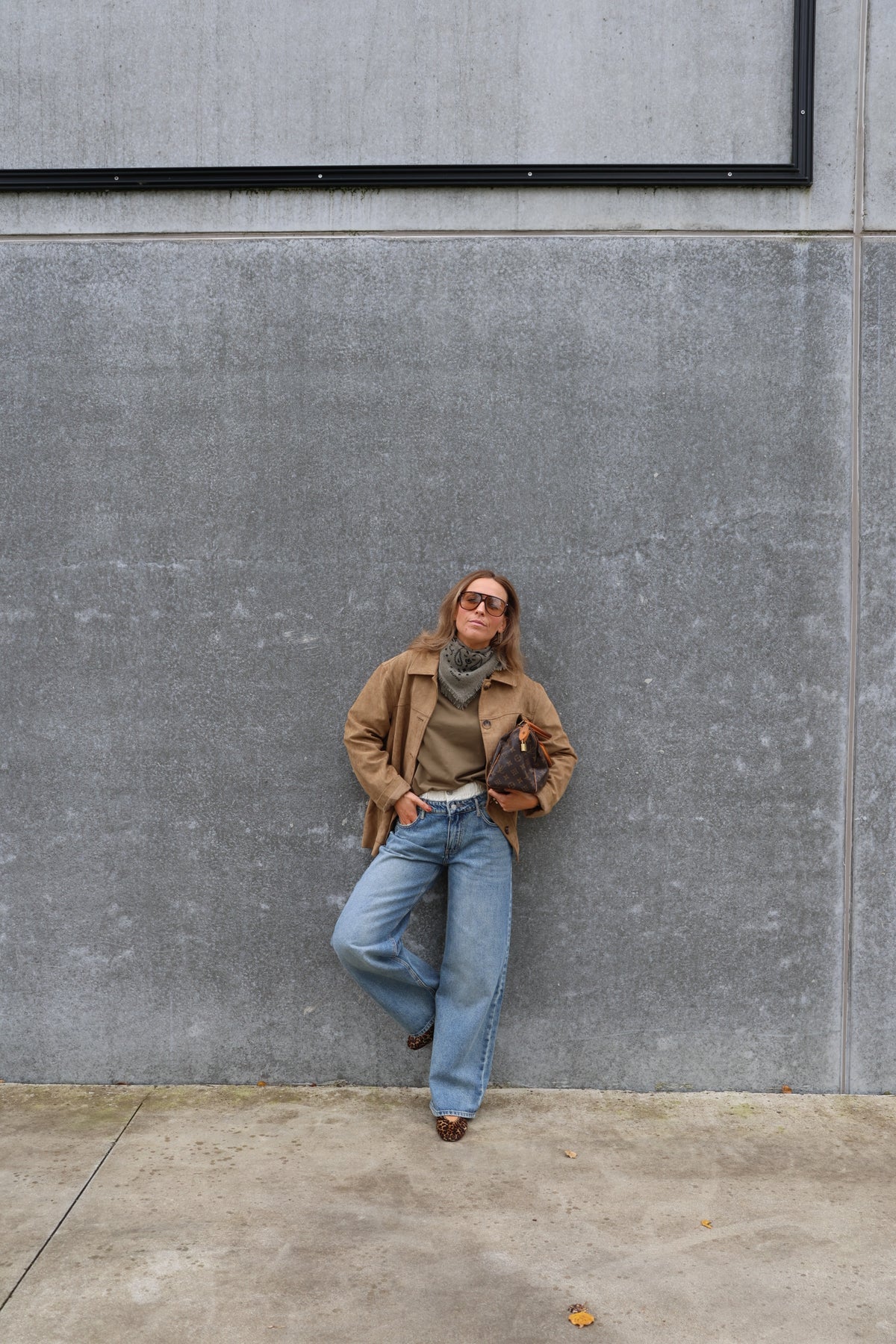 Freya light denim met dubbele knoopsluiting