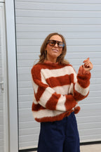 Kiana gestreepte fluffy knit roest