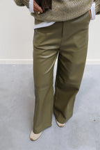 Blair faux leather broek olijfgroen