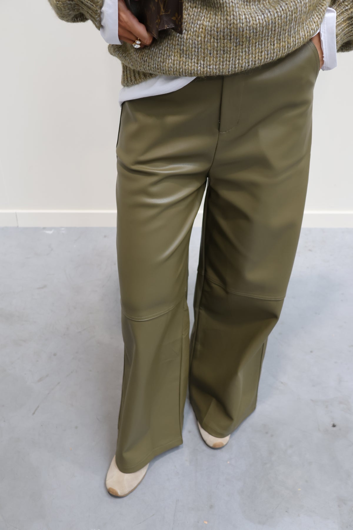 Blair faux leather broek olijfgroen