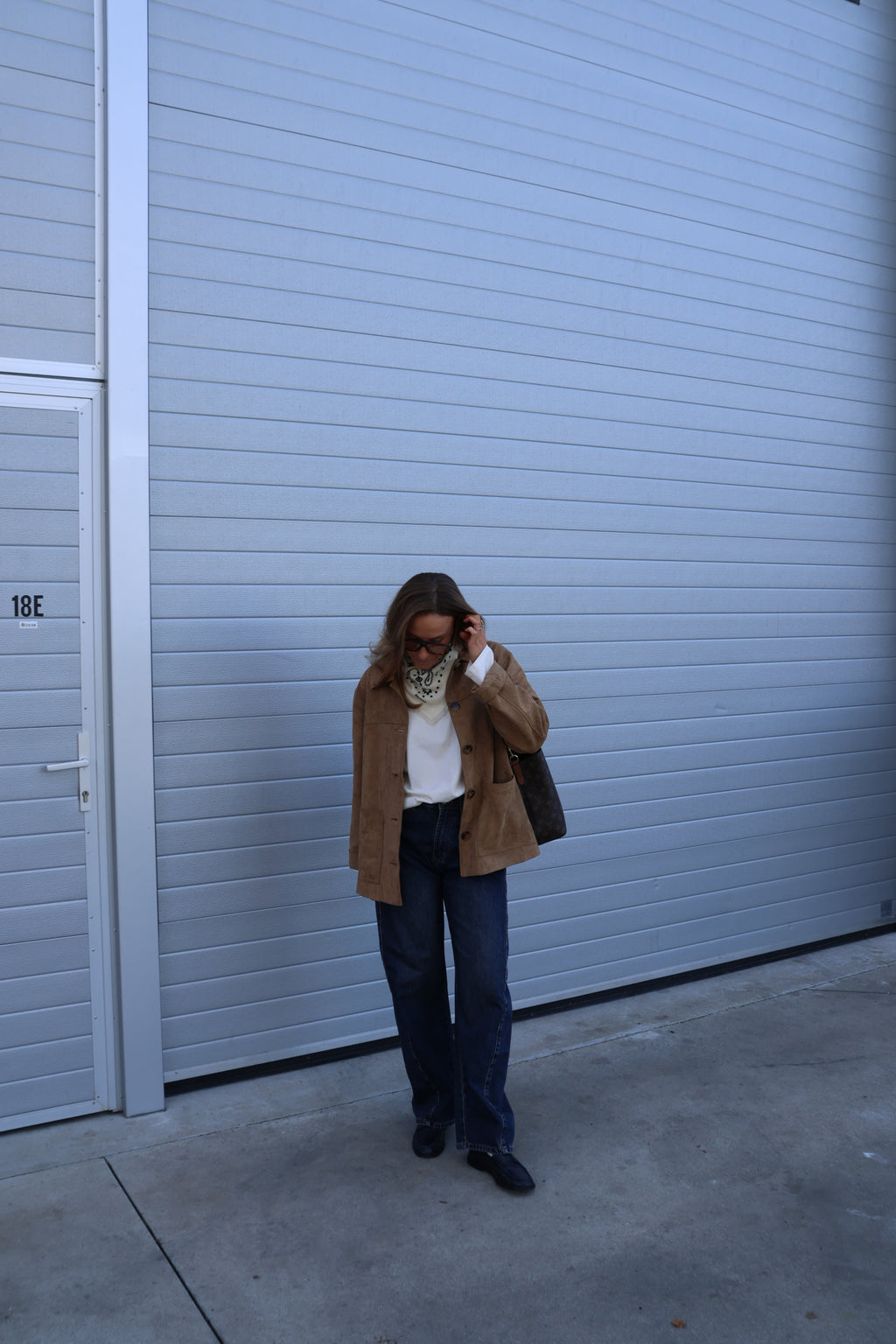 Manon barrel jeans dark denim met detail