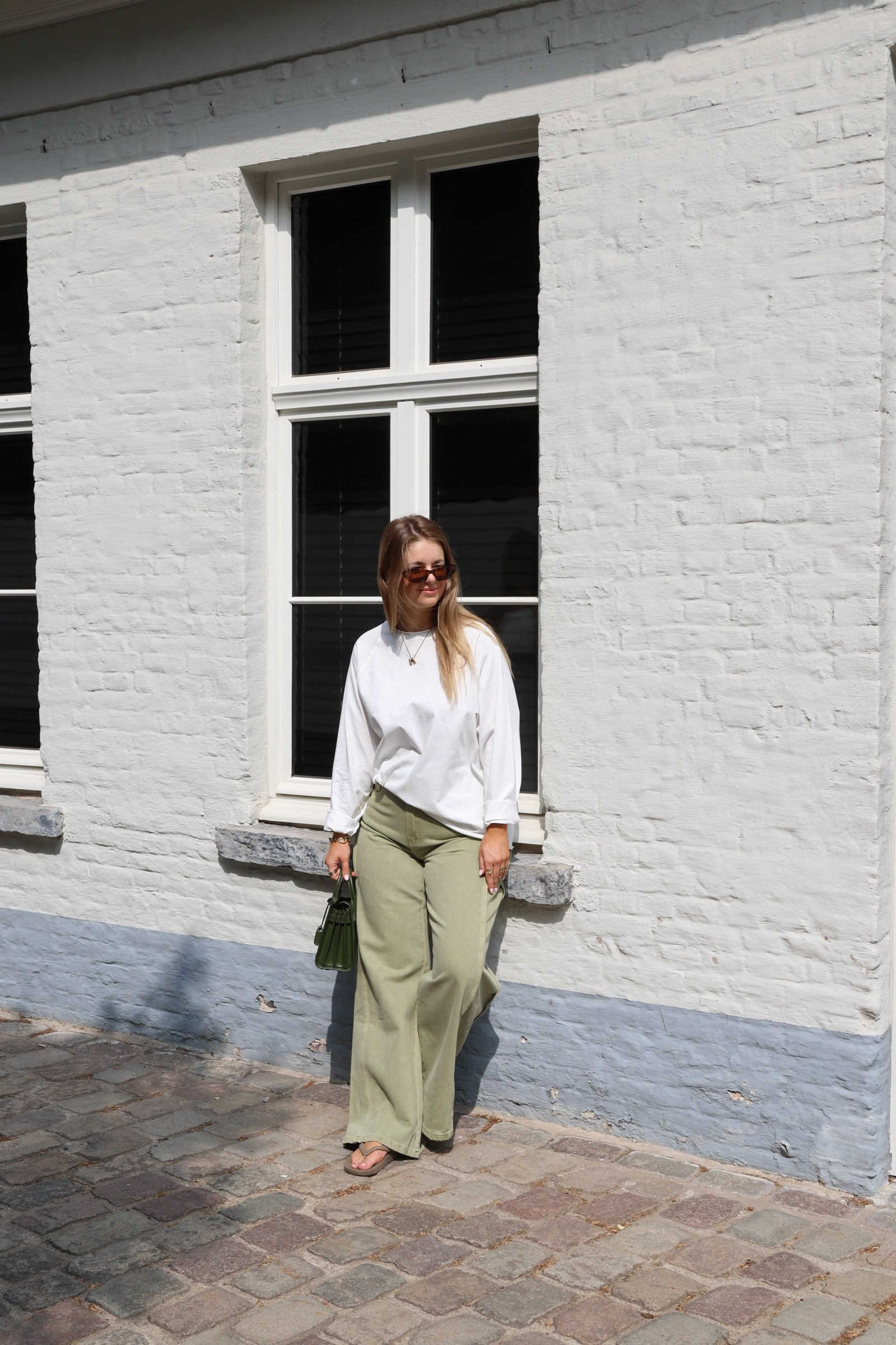Lilly wide leg jeans met detail zachtgroen