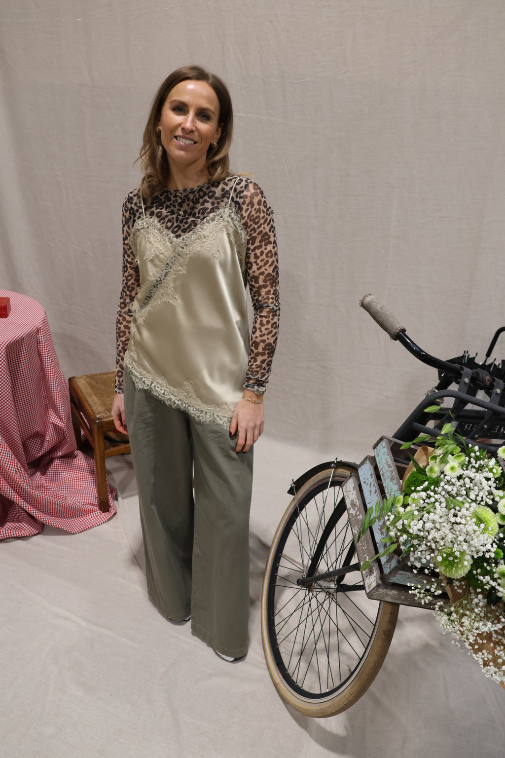 Ivy asymmetrical lace top light kaki