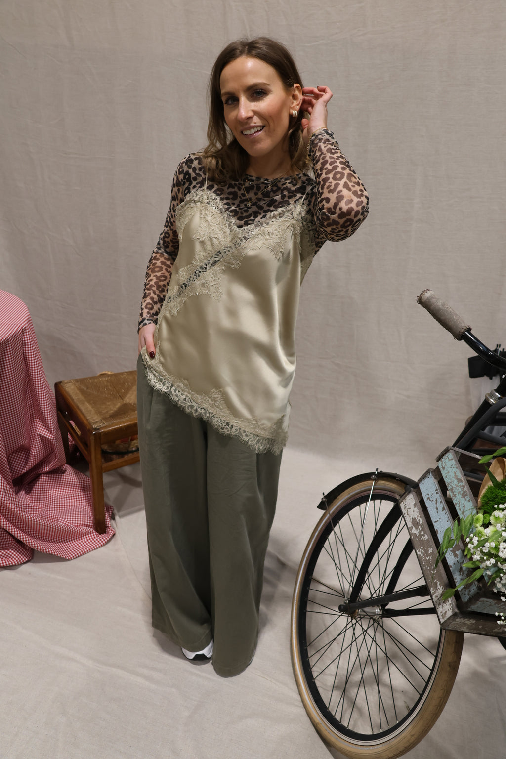 Ivy asymmetrical lace top light kaki