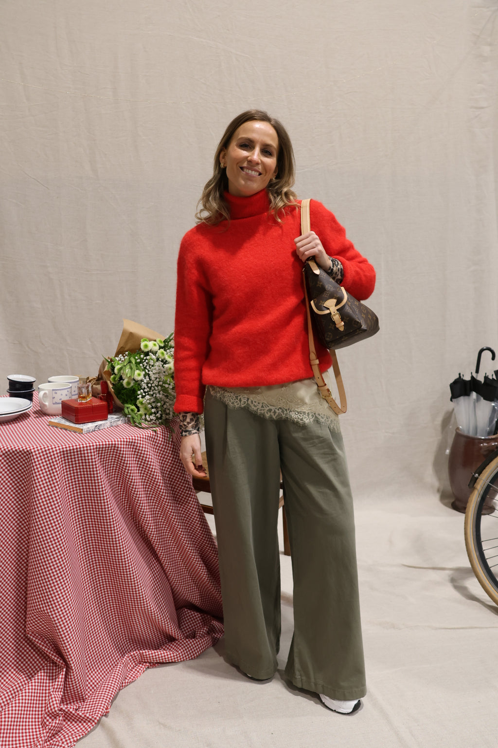 Ivy asymmetrical lace top light kaki