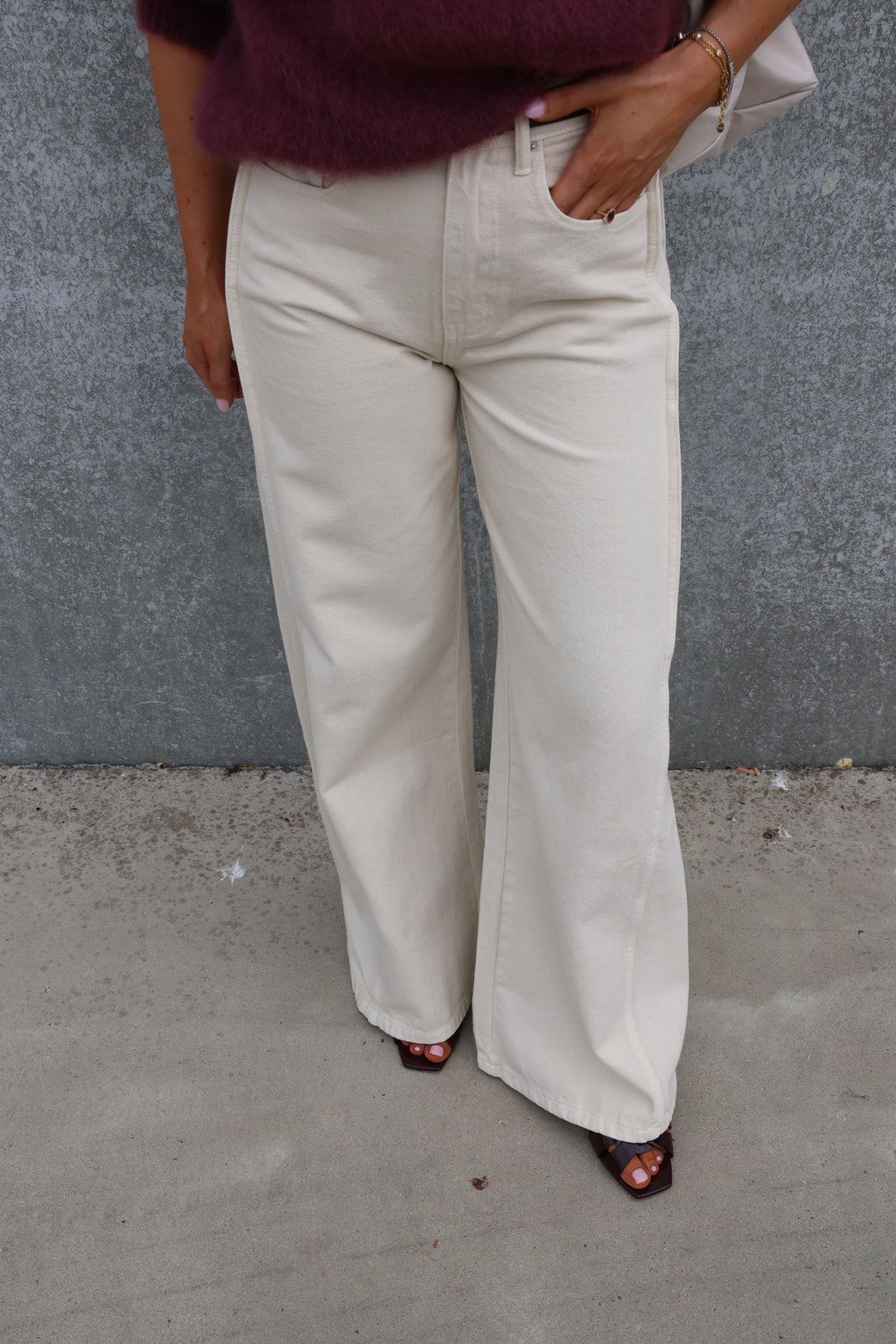 Lilly wide leg jeans met detail beige