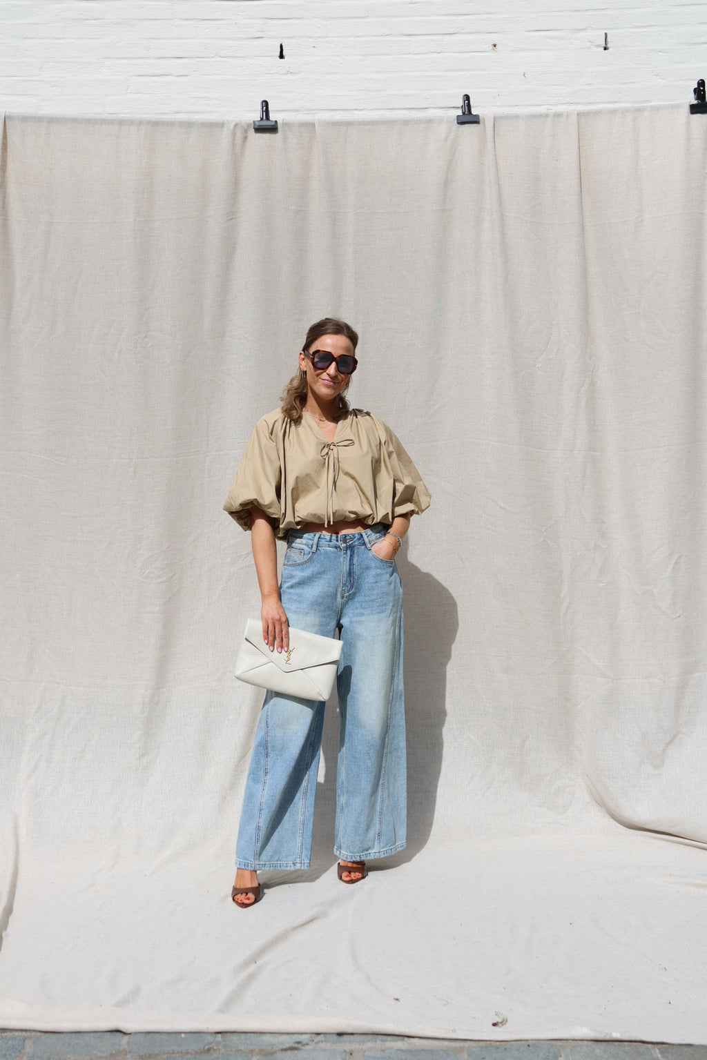 Britt cropped blouse met detail camel