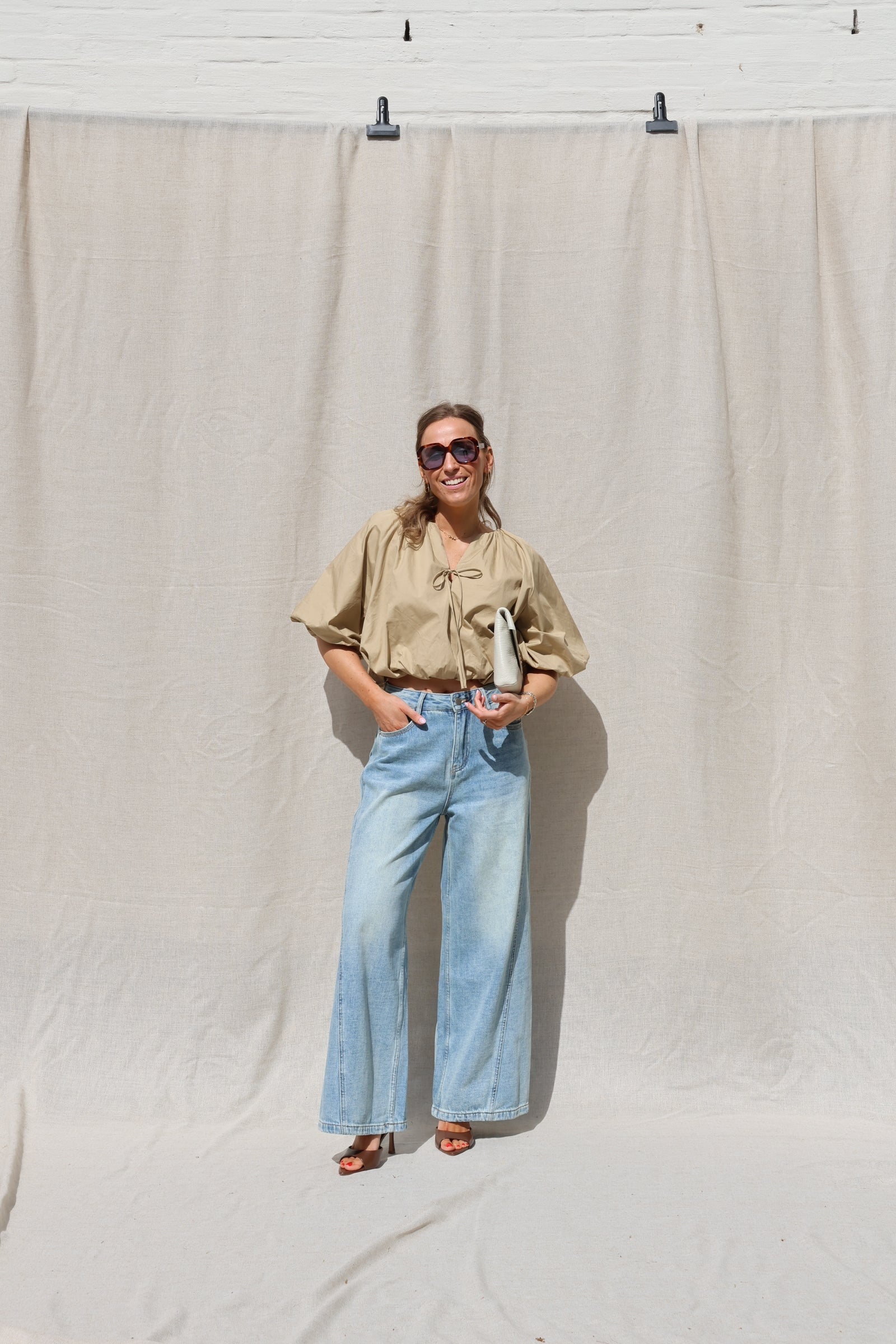 Britt cropped blouse met detail camel