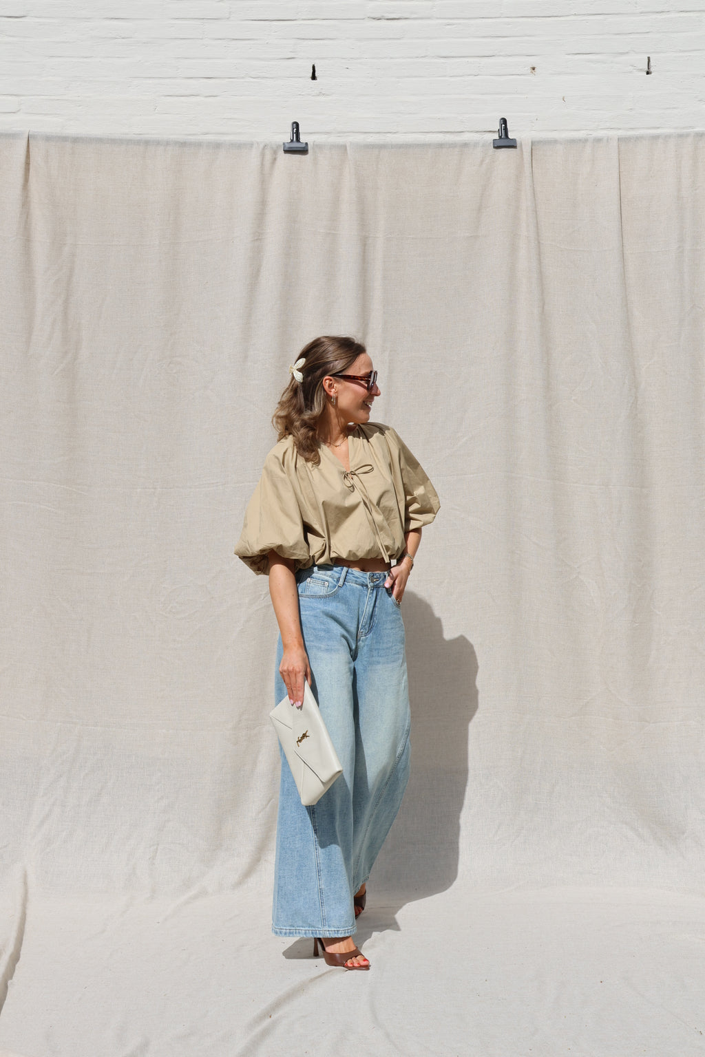 Britt cropped blouse met detail camel